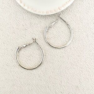 1 inch silver hoops
